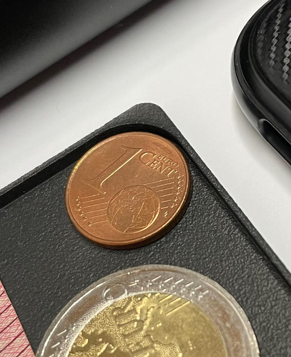 The corner radius matches the radius of the smallest Euro coin.